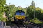 Die Class 66 V266/PB10 von der Rurtalbahn-Cargo kommt als Lokzug aus Aachen-West nach Düren-Hbf aus Richtung Aachen-West und fährt durch Aachen-Schanz in Richtung