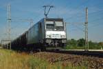 Endlich auch mal im Bild: 185 674-9 der Rurtalbahn. Hier mit Kesselwagenzug in Richtung Seelze bei Dedens-Gmmer. Aufgenommen am 20.07.2010.