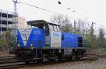 V105  Sally  von der Ruhrtalbahn rangiert in Aachen-West bei Wolken am 13.4.2012.