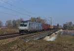 185 680 mit dem Centrum-KLV am 28.03.2013 bei der berquerung der Isar in Plattling.