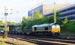 Die Class 66 PB17 von der Rurtalbahn-Cargo kommt aus Richtung Montzen/Belgien mit einem Kurzen Kupferleerzug aus Olen(B) nach Hegyeshalom(H) und fhrt in Aachen-West ein und im Hintergrund steht die