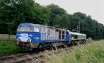  Lok V206 der Rurtalbahn (272 410-2 / G2000BB) am 25.6.2013 auf der KBS 485 bei bach-Palenberg von Aachen in Richtung Mnchengladbach unterwegs.