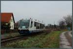 654 014 der Rurtalbahn ist fernab der Heimat für Vetter-Bus auf der Strecke Lutherstadt Wittenberg - Bad Schmiedeberg im Einsatz. Am 08.12.2013 hat der Zug gerade den BÜ Korgauer Straße überquert und in Kürze am Haltepunkt Bad Schmiedeberg Kurzentrum enden.