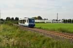 Gerade verlässt der Rurtalbahn VT 6.012 Linnich in Richtung Düren.