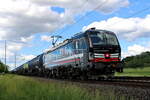 MRCE/SBB 193 701-0 ist am 24.05.2022 mit ihrer neuen RT&S Beklebung unterwegs mit einem Kesselzug von Kork nach Rumlang, hier auf der Rheintalbahn bei Lahr(Schwarzwald).