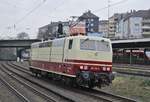 Das war eigentlich anders geplant, doch genau als sich die SEL-181 215-5 als Tfzf (D) 93976 von Saarbrücken nach Münster näherte, passierte ein ICE auf dem vorderen Gleis die von mir