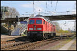 SEL 234242-6 holte am 16.04.2021 mittags einen im Bahnhof Hasbergen abgestellten Bau Zug ab.