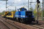 214 017-6 (V 100-SP-027) der Spitzke Logistik GmbH mit Baugerät in Berlin Schönefeld Flughafen am 26.04.2017