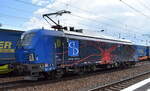 SLG - Spitzke Logistik GmbH, Großbeeren [D] mit ihrer Vectron Dual Lok  248 029  [NVR-Nummer: 90 80 2248 029-1 D-SLG] am 22.05.24 Höhe Bahnhof Schönefeld b. Berlin.