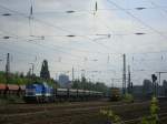 Spitzke V100- SP-009 (9280 1203 129-2 D-SLG) mit Muldenkippwagen,  rechts die EBE V60.005 in BO Ehrenfeld.(01.08.2008)