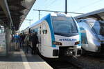 Stadler Flirt Akku 1427 000 (94 80 1427 000-3 D-STAP) am 11.09.2023 in Erfurt Hbf.