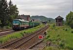 241 338-3 (Starkenberger Güterlogistik GmbH, Starkenberg) fuhr am 16.06.20 einen Sandzug von Saalfeld nach Könitz durch Unterwellenborn.