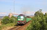 241 338 fuhr am 21.07.19 mit einem vollen Abraum oder Düngerzug ab Könitz Richtung Saalfeld.