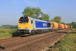 Am 25.05.2013 fährt 264 001 von Stock-Transporte mit Schüttgüterzug zwischen Öhringen und Neuenstein über die leider noch unelektrifizierte Bahnstrecke