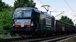 MRCE(Strabag) X4E-865 am 21.05.17 hat gerade den Bahnhof Lindhorst durchfahren 