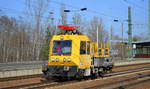 STRABAG mit ihrem GAF 100 R/H (97 17 49 003 18-4) am 25.02.21 Durchfahrt Bf. Flughafen BER Terminal 5.