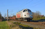 Mit drei Flachwagen am Haken rollte 227 007 der Strabag am 01.12.24 durch Greppin Richtung Bitterfeld.