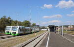 Bahnsteig 3 und 4 sowie abgestellte 650 der Erfurter Bahn und Süd-Thüringen Bahn, am 07.09.2024 in Meiningen.