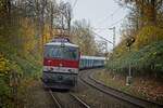 1142 654  Helene  der SVG mit einem Fußball-Sonderzug aus Stuttgart bei der Einfahrt in den Bahnhof Dortmund-Signal-Iduna-Park (20.11.2021)