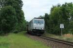 76 111 vom Stahlwerk Thüringen (SWT) mit dem täglichen Stahlzug von Könitz nach Cheb (Cz) am 17.9.2021 bei der Ausfahrt aus Pößneck