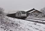 Selten das hier mal so viel Schnee liegt. Deshalb Habe ich einige Bilder von diesem Zug eingefangen.
76 111 ist hier zu sehen am 04.01.21 mit dem Stahlzug von Könitz nach Cheb/Cz, bei der Durchfahrt in Pößneck oberer Bahnhof.