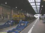 Am frhen Morgen des 11.09.2005 befand sich Lok 15 der TLG
mit einem Bauzug in der Halle des Wiesbadener Hauptbahnhofs.