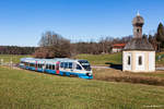 VT 0004 der BOB ist am 06.01.2018 auf dem Weg von Schaftlach nach Tegernsee und passiert dabei das bekannte Freikirchl