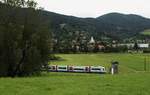 Kurz nach Verlassen des Bahnhofes Schliersee wurde VT 105 am 16.07.2020 auf der Fahrt nach Bayrischzell aufgenommen