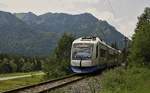 Am 21.07.2020 ist der BOB-VT 106 bei Neuhaus auf dem Weg nach Bayrischzell