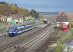 ET 308 und ET 306 der BOB durchfahren am 26. Oktober 2013 den Bahnhof Kronach in Richtung Nrnberg.