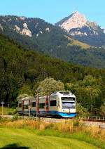 Kurz vor dem Bahnhof Fischbachau ist VT 111 der BOB am 16.08.2013 unterwegs.