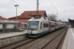 Dreifachzug der BOB mit VT 101 an der Spitze fährt am 23.03.2015 aus München kommend in Holzkirchen ein.