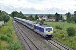 223 055 rauscht mit ihrem RE6 durch Belgershain gen Leipzig.

Belgershain 08.08.2021