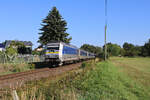 MRB 223 055 dieselt mit einem RE6 von Chemnitz Hbf nach Leipzig Hbf durch den Ort Lauterbach-Steinbach.