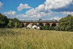 Am 15.08.2024 konnte ich einen MRB 1440 nach Dresden auf dem Römertalviadukt in Steinpleis fotografieren.