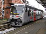 VT 017 der Mitteldeutschen Regiobahn steht zur Abfahrt im Bahnhof Eilenburg nach Halle/Saale-Hbf bereit,diese Relation wird seit kurzem von oben genanntem Unternehmen bedient,13.12.2009 