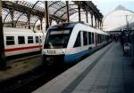 Triebwagen VT 307 von der Nord-Ostsee Bahn im Oktober 2003 im Kieler Hbf.