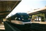 Nord-Ostsee-Bahntriebwagen VT 724 wartete im Oktober 2005 in Neumnster auf Anschlu Richtung Kiel.