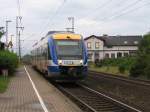 Drei verschiedene Triebwagens der NOB: Hier ist die VT307 mit NOB 80648 Kiel-Husum unterwegs auf Bahnhof Jbek am 26-6-2007