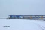 DE2000-33 der Nord-Ostsee-Bahn (NOB) genau an der Schnittstelle von Hindenburgdamm und dem Festlandschutzdeich am 02.01.2010 auf dem Weg von Sylt nach Niebll (-Hamburg).