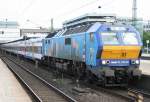 Die MaK DE 2700-03 der NOB steht mit einem Zug nach Westerland abfahrbereit in Hamburg Altona am 29.06.2010