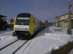 Hercules in Heide: Die von der Nord-Ostsee-Bahn angemietete Dispolok ER 20-001 erreicht mit NOB 80519 Westerland(Sylt) - Hamburg-Altona den verschneiten Bahnhof Heide (Holstein).