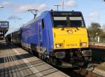 146 522-8 der NOB steht mit dem Interconnex Warnemnde-Leipzig am 30.10.2012 im Bahnhof Warnemnde und wartet auf die Ausfahrt.