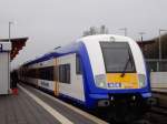 Ein NOB-Steuerwagen vor einem Zug nach Hamburg-Altona beim Aufenthalt in Niebll.