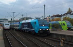 Flankiert von einem ICE 2 und dem ET 6.05 der Nordbahn verläßt die 245 205-0 der Nord-Ostsee-Bahn am Abend des 30.10.2016 Hamburg-Altona in Richtung Westerland