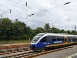 Der NordWestBahn-Triebzug VT 643 311 Anfang Juli 2019 am Altenbekener Bahnhof.