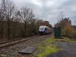 Der VT 643 327 der NordWestBahn ist hier als RB 75 von Bielefeld nach Osnabrück unterwegs.