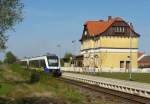 VT 505 der NordWestBahn und ein weiteres Fahrzeug dieser Art am 22. April 2007 bei der Ausfahrt aus dem Bahnhof Goldenstedt(Oldb).