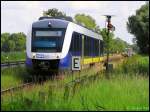 Ein LINT41 der NordWestBahn auf dem Weg von Sande nach Esens.31-07-2009