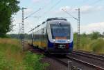 Eine Doppeleinheit der NWB VT 574 + 576 kurz vorm Bahnbergang Tilmeshof von Kleve kommend nach Dsseldorf HBF. 17.7.2010